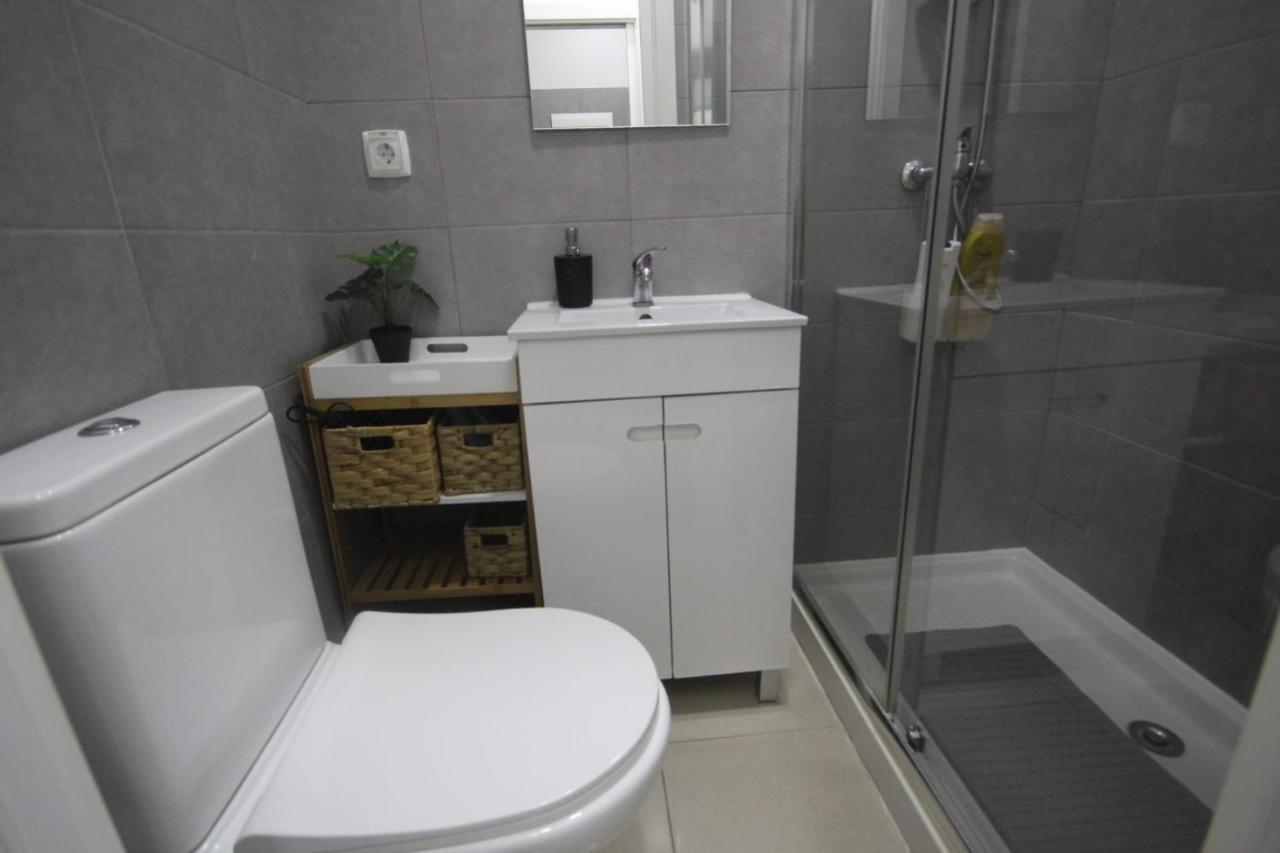 Ocean M1 R4 - Large Double Room With Shared Bathroom In City Center ลิสบอน ภายนอก รูปภาพ