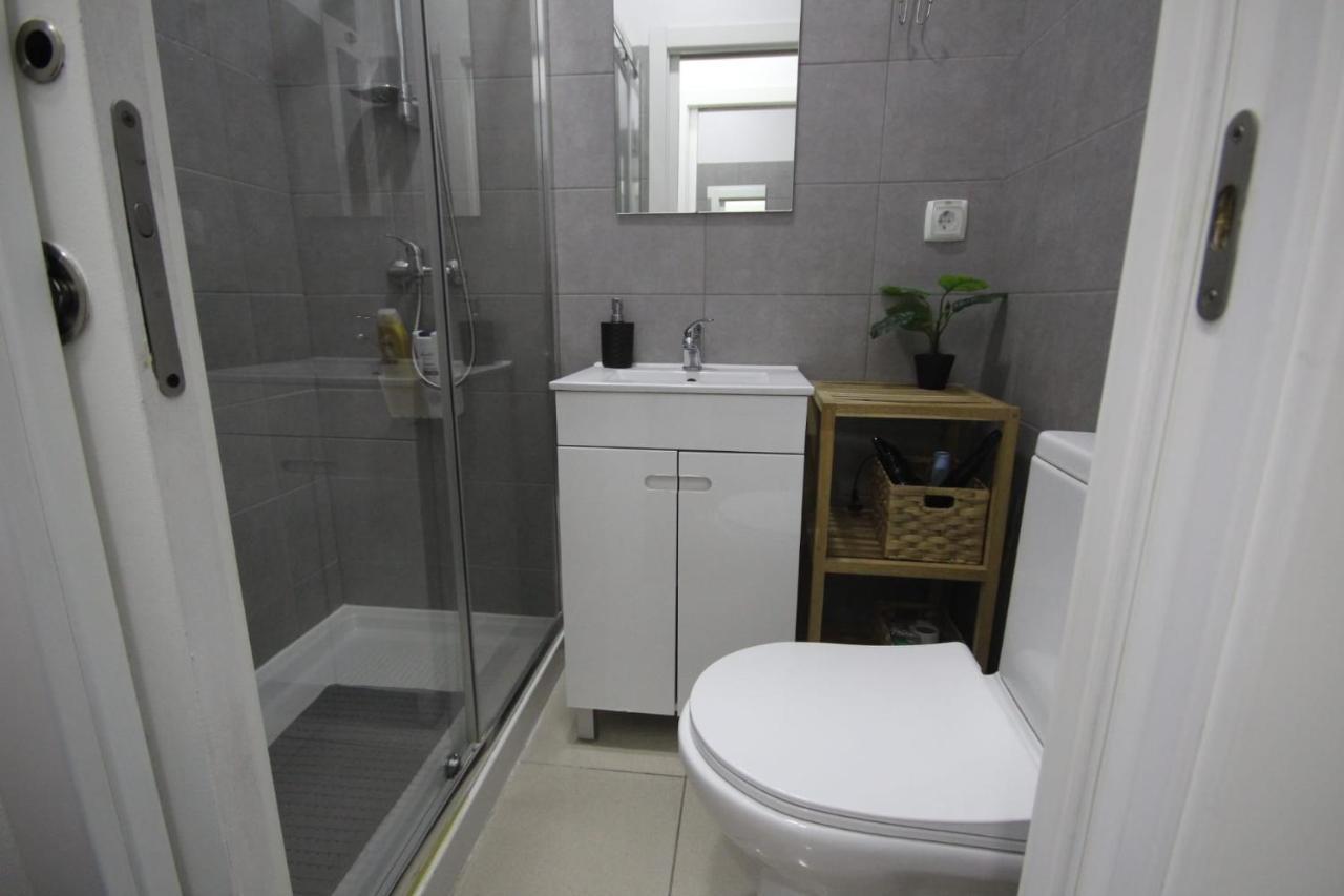 Ocean M1 R4 - Large Double Room With Shared Bathroom In City Center ลิสบอน ภายนอก รูปภาพ